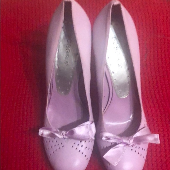 BCBGirls Lavender Heels with bow - Picture 2 of 4